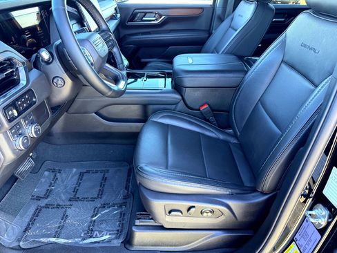 Used 2025 GMC Yukon XL Denali image 12