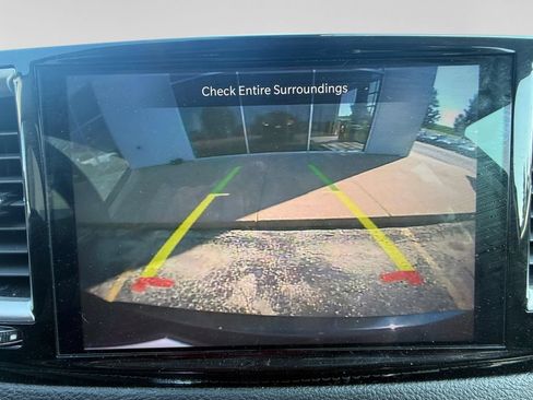 Used 2023 Chrysler Pacifica Touring-L FWD image 29