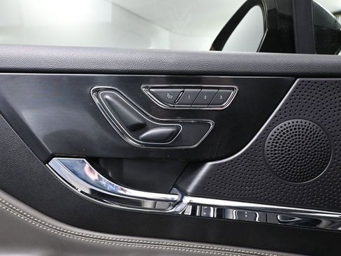 Used 2023 Lincoln Corsair Reserve w/ Jet Appearance Package image 21