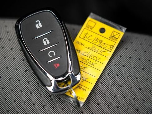 Used 2025 Chevrolet Trax LT w/ Driver Confidence Package image 34