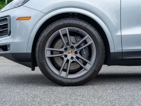 Certified 2024 Porsche Cayenne AWD/4WD image 11