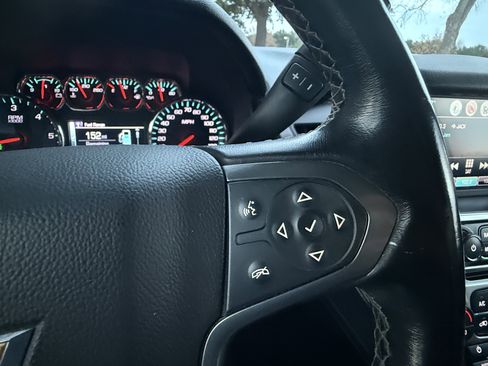 Used 2019 Chevrolet Suburban LT image 27