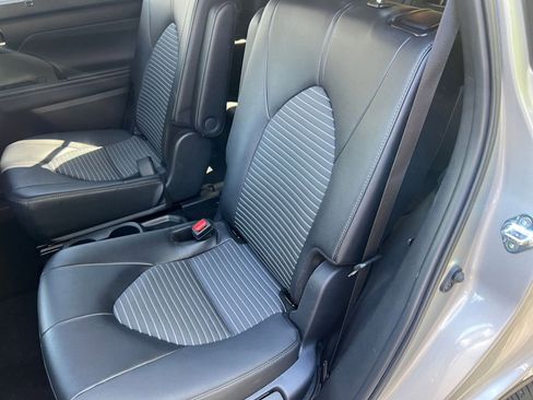 Used 2025 Toyota Highlander XSE image 38