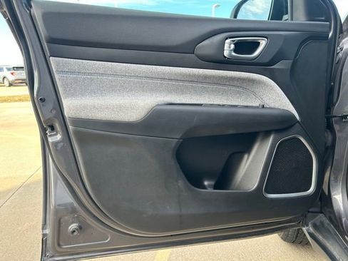 Used 2024 Jeep Compass Latitude image 14