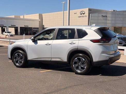 Certified 2025 Nissan Rogue SV FWD image 4