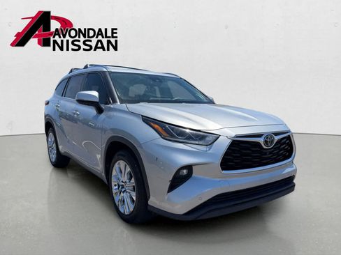 Used 2020 Toyota Highlander Limited FWD image 5