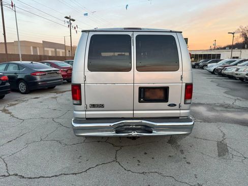 Used 2005 Ford E-350 and Econoline 350 XL image 4