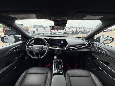 Used 2025 Chevrolet Trax RS FWD image 28