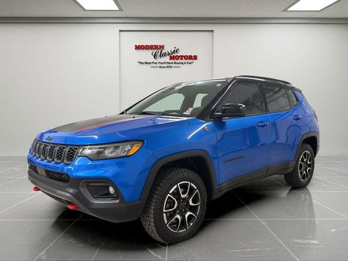 Used 2025 Jeep Compass Trailhawk AWD/4WD image 3