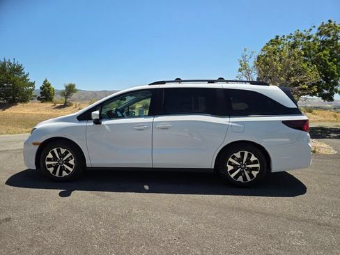 New 2026 Honda Odyssey EX-L image 9