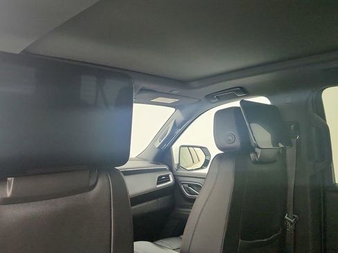 Used 2022 Chevrolet Suburban RST w/ Sport Performance Package image 21