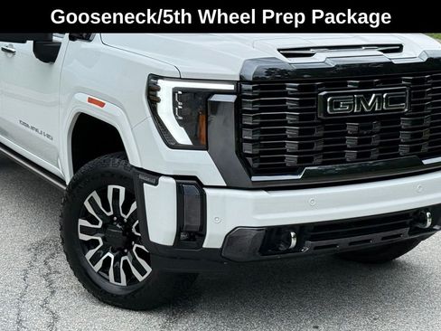 Used 2024 GMC Sierra 2500 Denali Ultimate AWD/4WD image 5