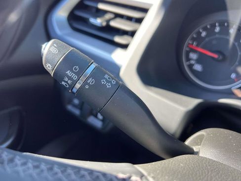 Used 2023 GMC Acadia SLT w/ Preferred Package image 40