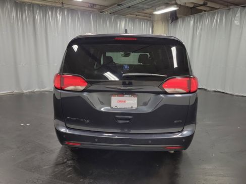 Used 2020 Chrysler Pacifica Touring-L w/ Advanced Safetytec Group image 8