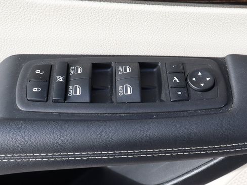 Used 2024 Chrysler Pacifica Limited image 14