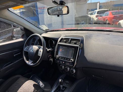 Used 2020 Mitsubishi Outlander Sport ES 2.0 AWC CVT image 9