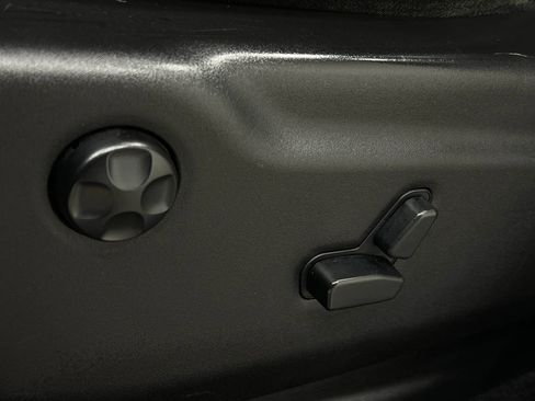 Used 2018 Jeep Grand Cherokee Altitude image 18