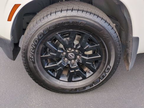 Used 2023 Nissan Frontier SV w/ Midnight Edition Package image 11