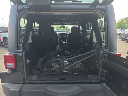 Used 2015 Jeep Wrangler Unlimited Rubicon w/ Dual Top Group AWD/4WD image 16