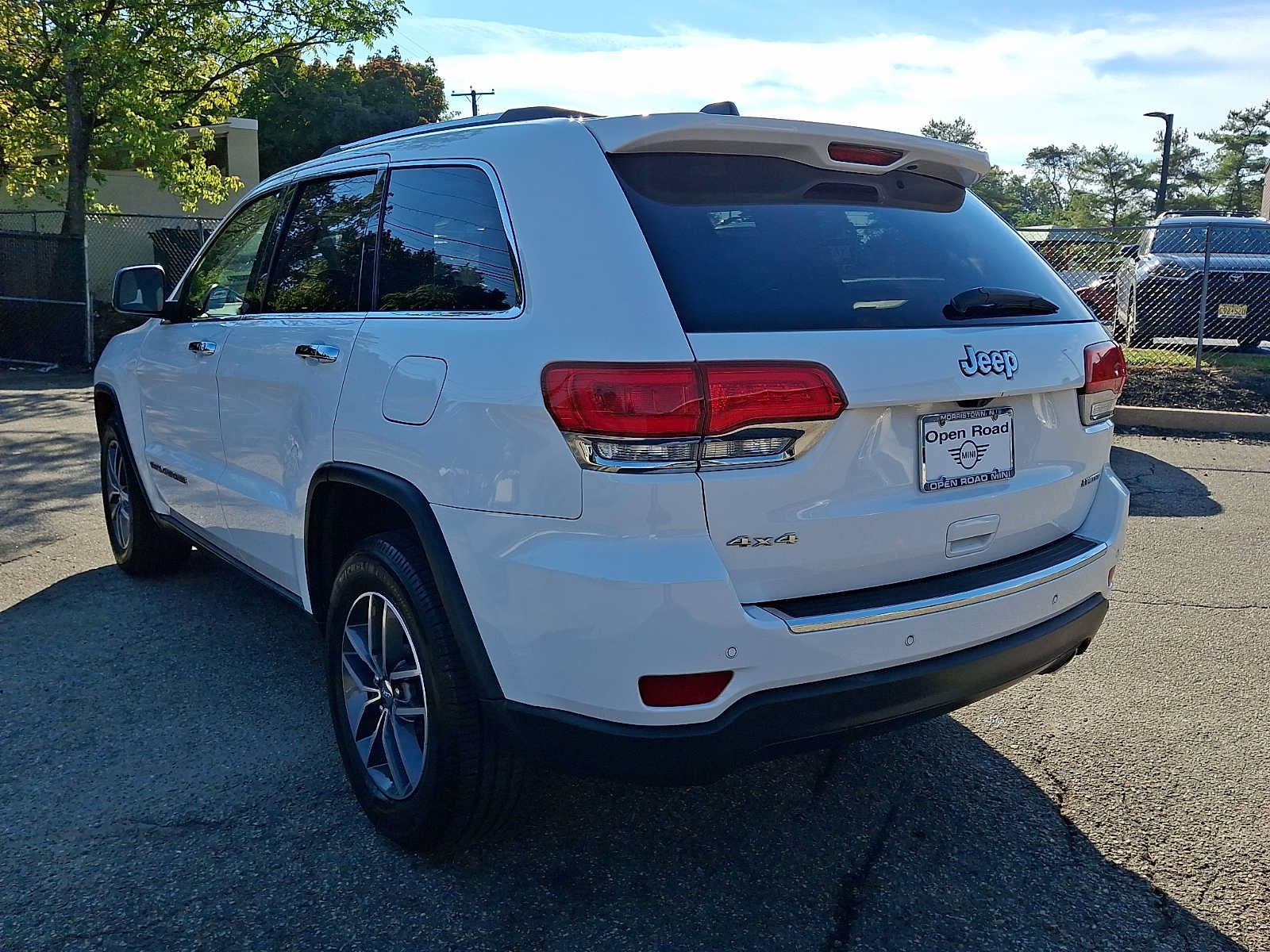 Used 2018 Jeep Grand Cherokee Limited AWD/4WD image 4
