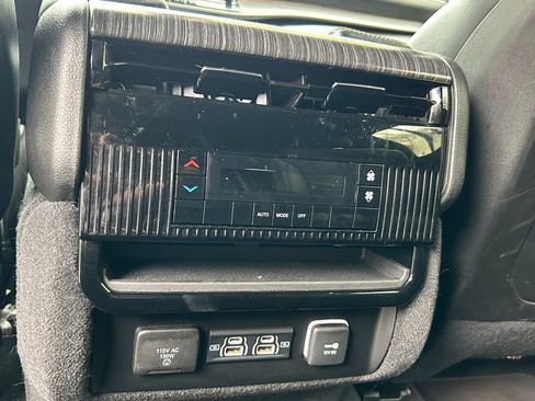 Used 2024 Jeep Wagoneer Series II w/ Flexible Seating Group image 42