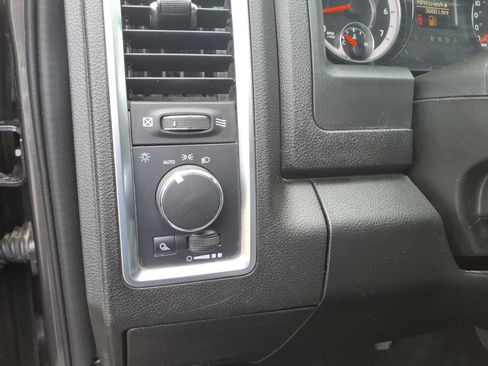 Used 2023 RAM 1500 Classic SLT AWD/4WD image 9