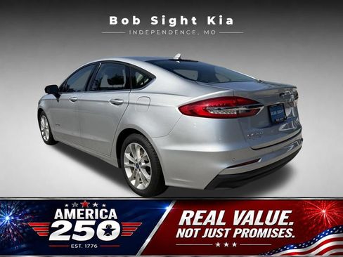 Used 2019 Ford Fusion SE FWD image 13