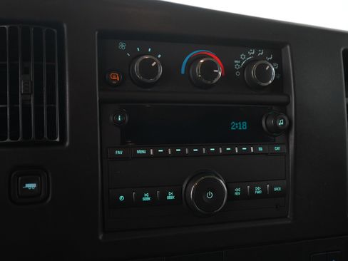 Used 2025 Chevrolet Express 3500 LT w/ LT Preferred Equipment Group RWD image 20
