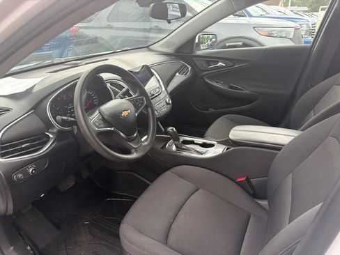 Used 2020 Chevrolet Malibu LT w/ Fleet LT Safety Package FWD image 11