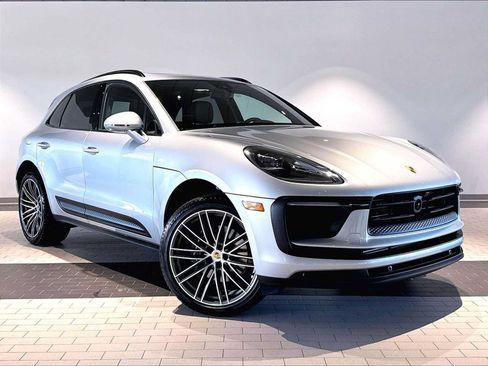 Used 2026 Porsche Macan AWD/4WD image 12