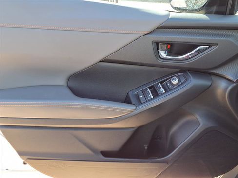 Used 2024 Subaru Crosstrek 2.5i Limited w/ Crosstrek Mirror Package image 23