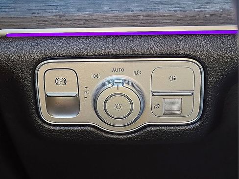 Used 2021 Mercedes-Benz GLE 350 w/ Premium Package image 31