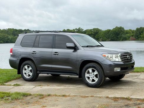 Used 2011 Toyota Land Cruiser w/ Upgrade Pkg AWD/4WD image 17