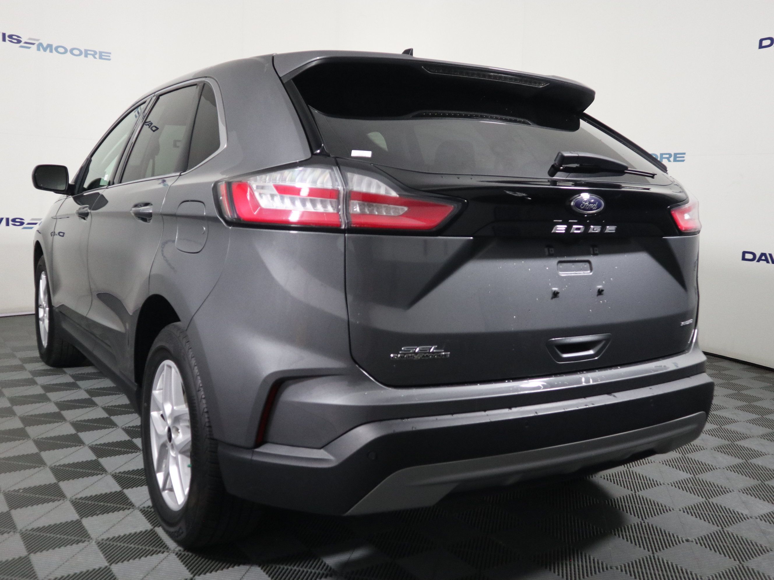 Used 2024 Ford Edge SEL AWD/4WD image 9
