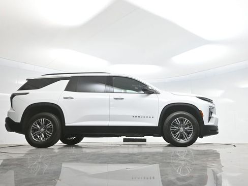 Used 2025 Chevrolet Traverse LT AWD/4WD image 56