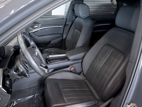 Used 2024 Audi Q8 e-tron Premium Plus image 8