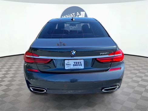 Used 2019 BMW 750i w/ Executive Package image 4