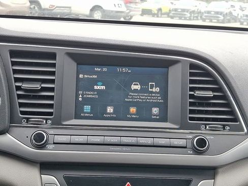 Used 2017 Hyundai Elantra SE image 16