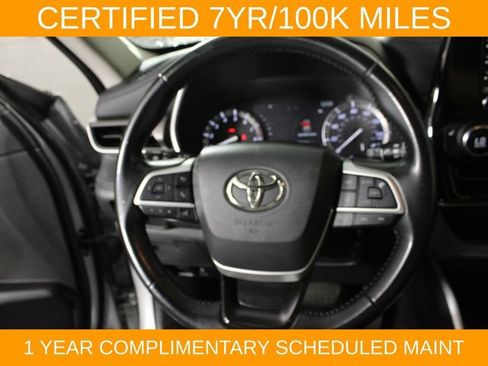 Used 2022 Toyota Highlander XLE AWD/4WD image 21