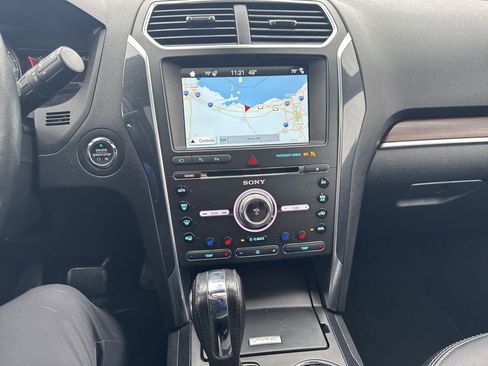 Used 2018 Ford Explorer Limited w/ Equipment Group 301A image 5