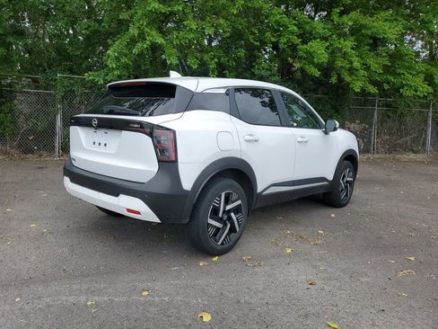 Used 2025 Nissan Kicks SV FWD image 4