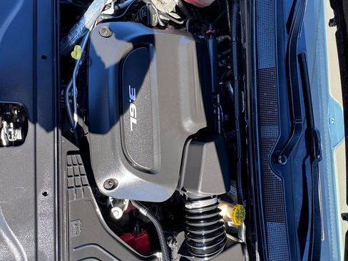 Used 2018 Chrysler Pacifica Limited image 34