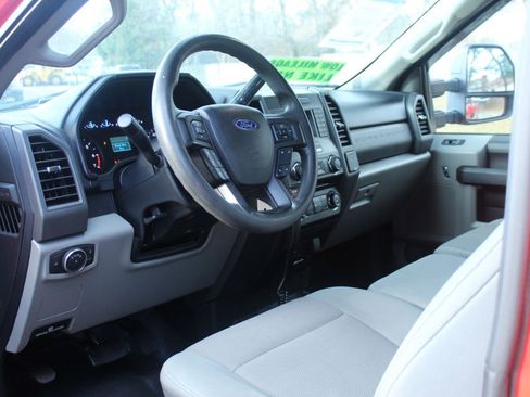 Used 2017 Ford F250 XL w/ Power Equipment Group image 13