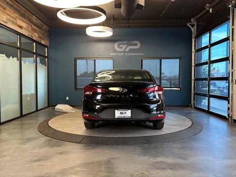 Used 2020 Hyundai Elantra SE FWD image 4