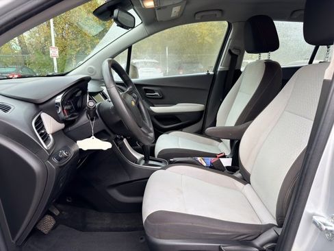 Used 2017 Chevrolet Trax LS image 5