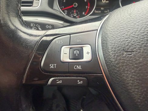 Used 2018 Volkswagen Passat 2.0T SE image 13