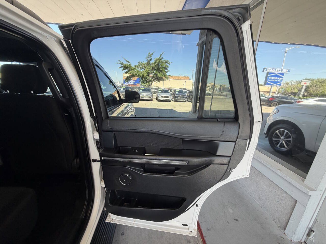Used 2019 Ford Expedition XLT RWD image 18