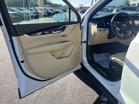 Used 2017 Cadillac XT5 Luxury image 9