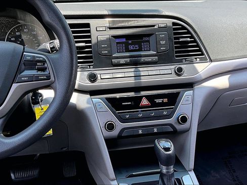 Used 2018 Hyundai Elantra SE FWD image 15