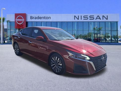Used 2023 Nissan Altima 2.5 SV FWD image 3